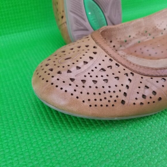 ✅EARTH ROYALE SAND BROWN LEATHER BALLET FLATS WOMENS Size 9B LOAFERS DRESS SHOES - Picture 9 of 16